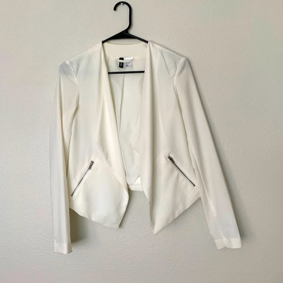 White blazer 🤍